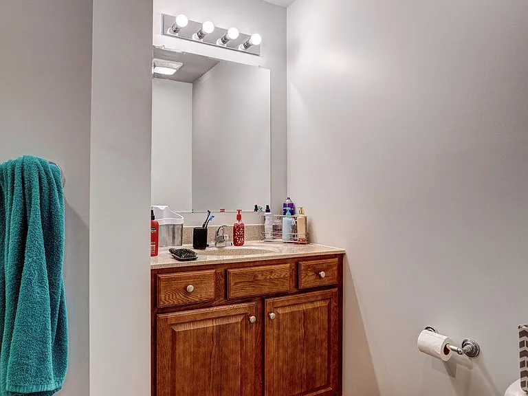 647 N Walton Dr — Photo 10