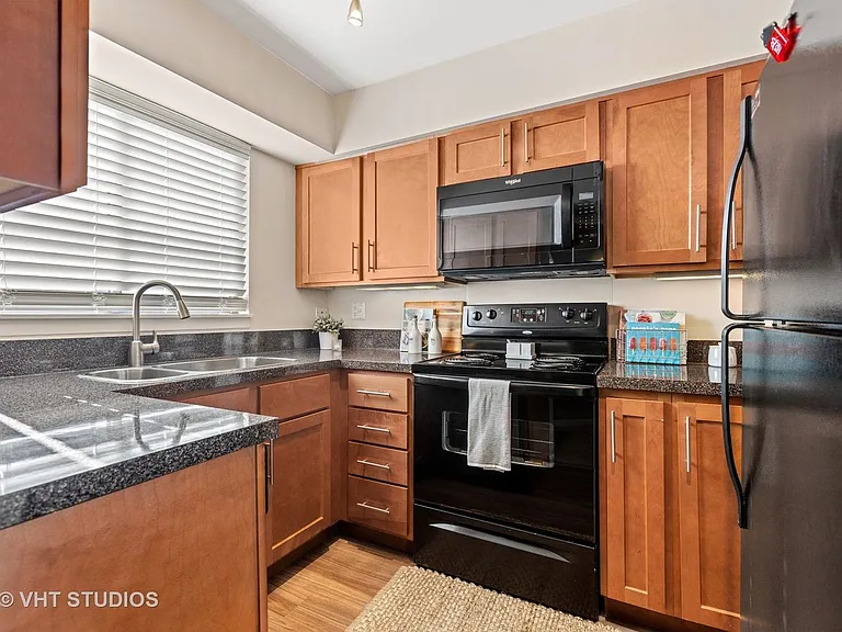 1621 Westminster Dr #112 — Photo 36