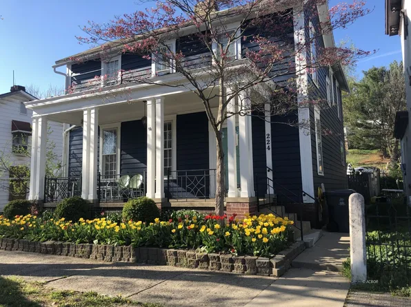 224 W Washington St, Nelsonville, OH 45764