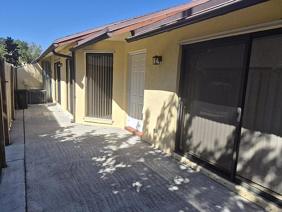 4th image of 394 Springdale Cir