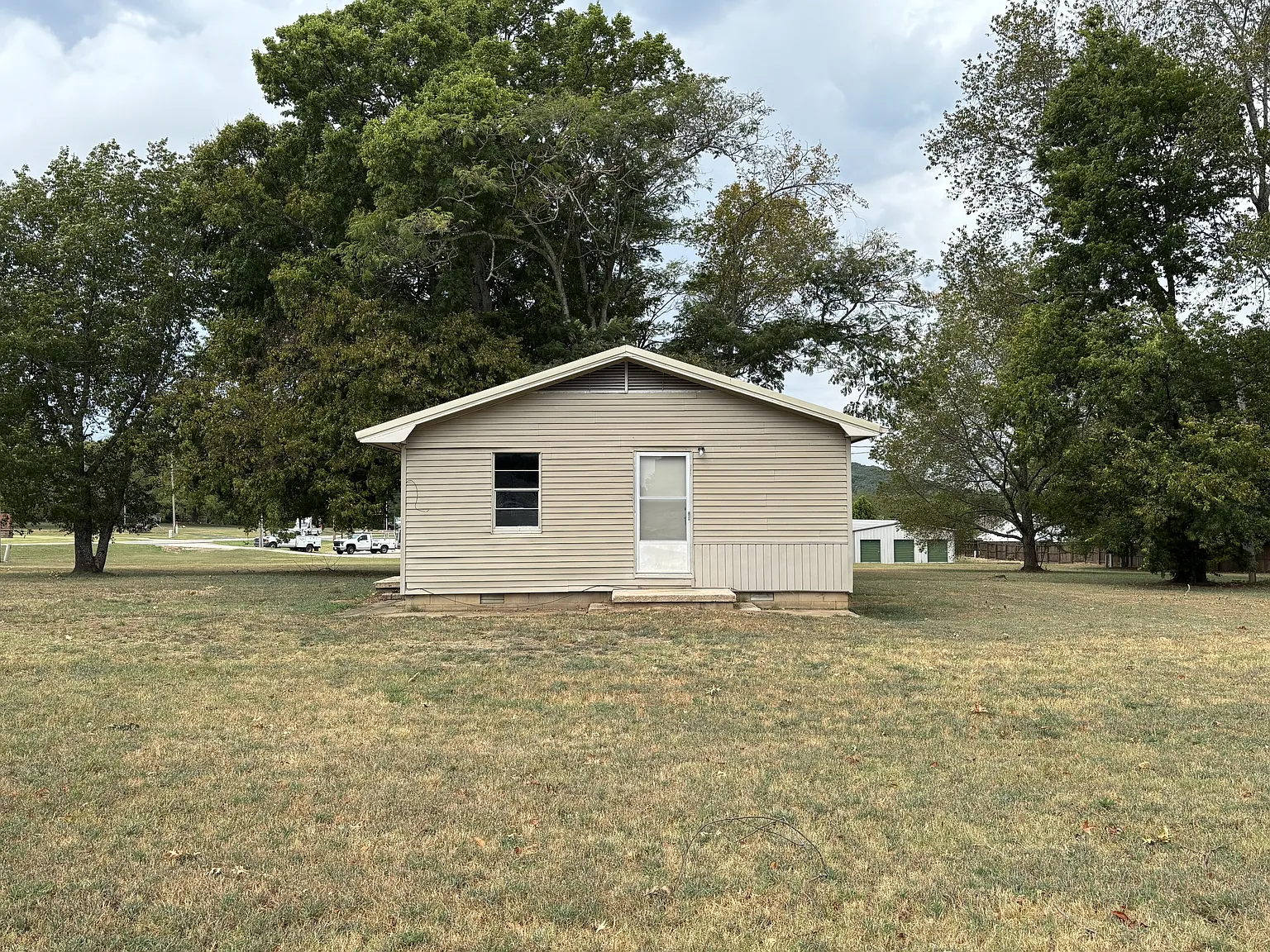 2702 W Commercial St - 1 — Photo 2