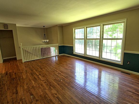 2nd image of 713 Stuffle St