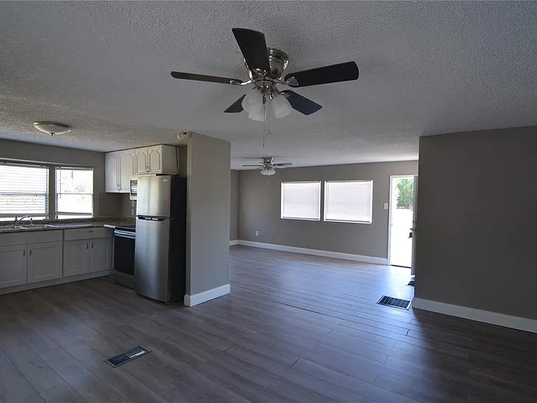 17524 Medley Ave — Photo 11