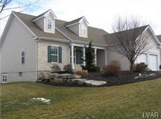 1427 Hennaberry Ln, Easton, PA 18040