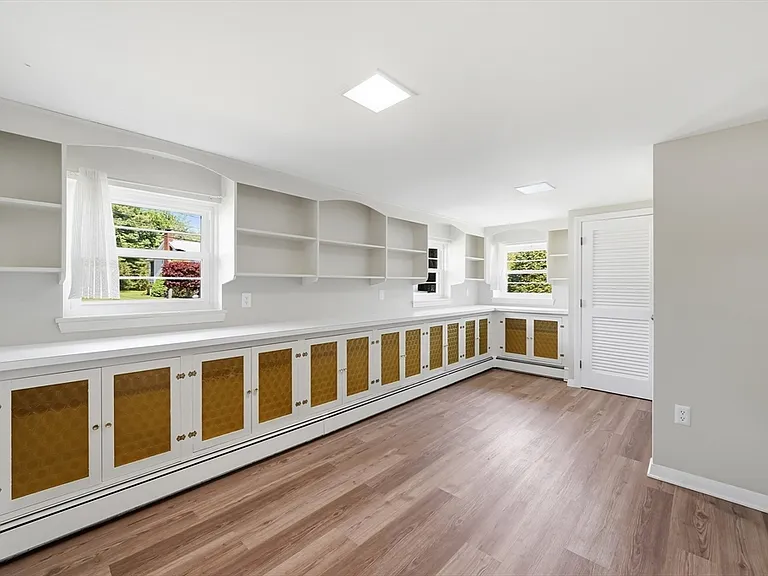6 Belmont Rd — Photo 39
