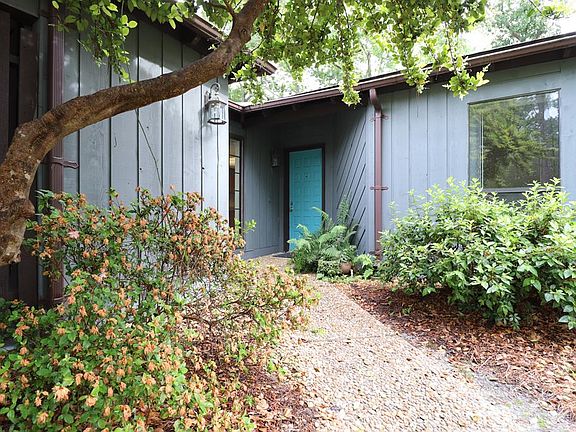 3rd image of 320 Oak Center Pl