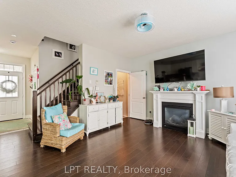 82 Nathan Cres — Photo 21