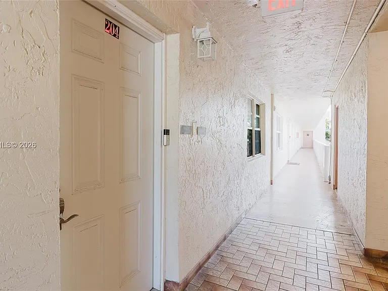 424 SE 10th St #204 — Photo 55