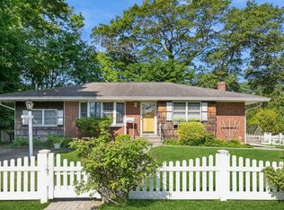 240 W 12th St, Deer Park, NY 11729