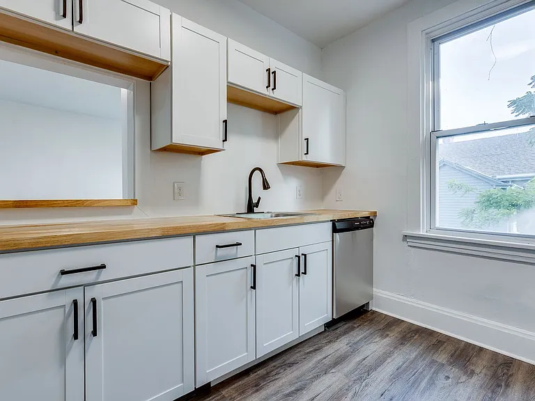 623 Lillian St — Photo 13