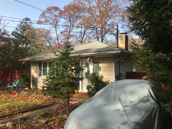 189 Shinnecock Ave, Mastic, NY 11950