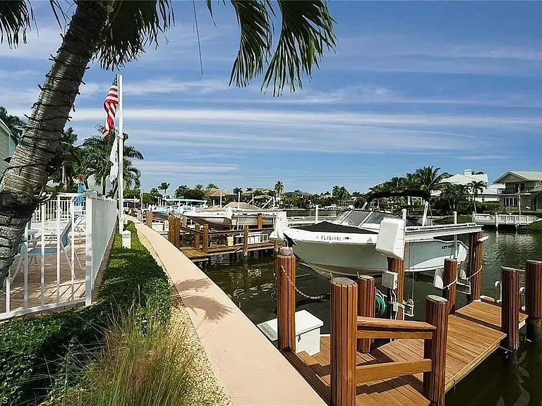 2100 Gulf Shore Blvd N #208 — Photo 12
