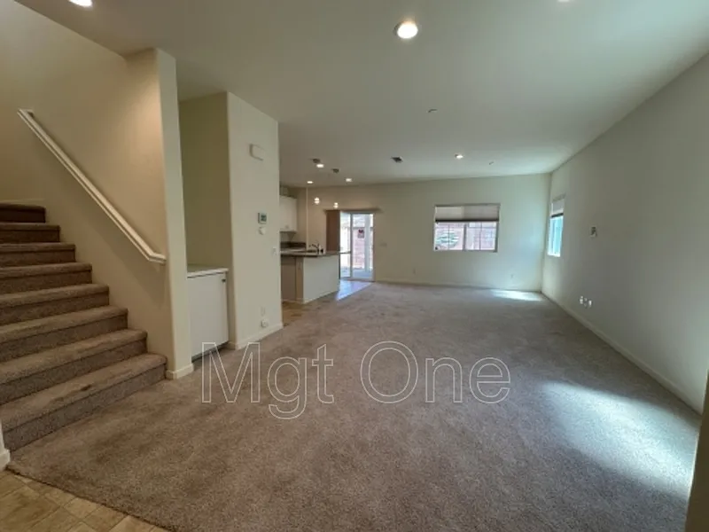 4 bed, 2.5 bath, 1818 sqft, $3,195 — Photo 4