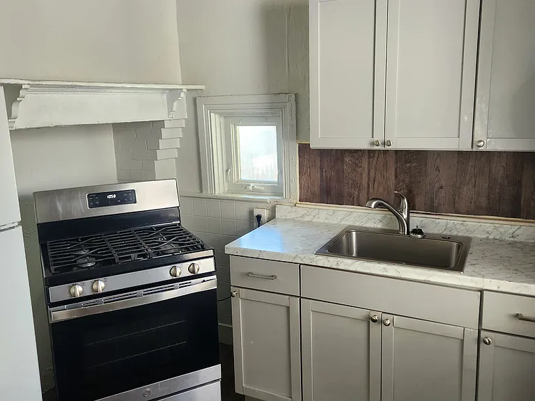 338 S Pershing Ave — Photo 10