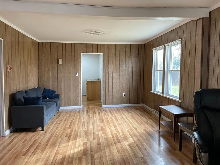 516 3rd Ave — Photo 3