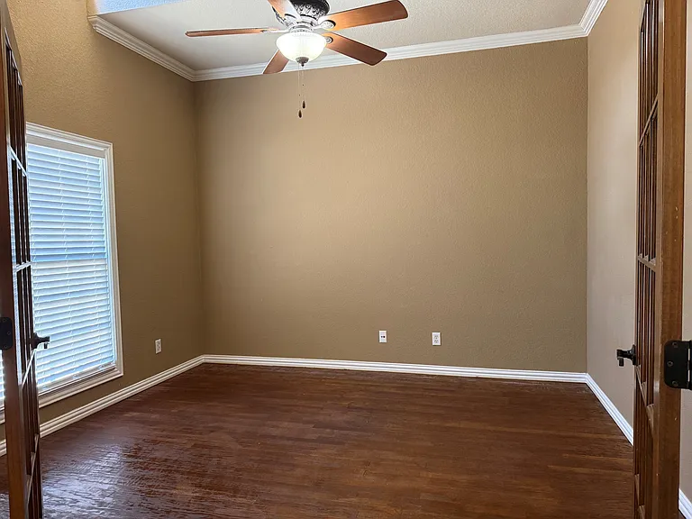 2207 Canterbury Dr — Photo 30