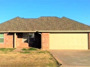 111 Arapaho St, Geronimo, OK 73543