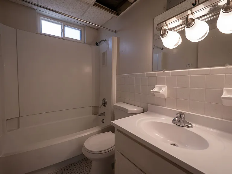 Allen Creek Apartments — Photo 24