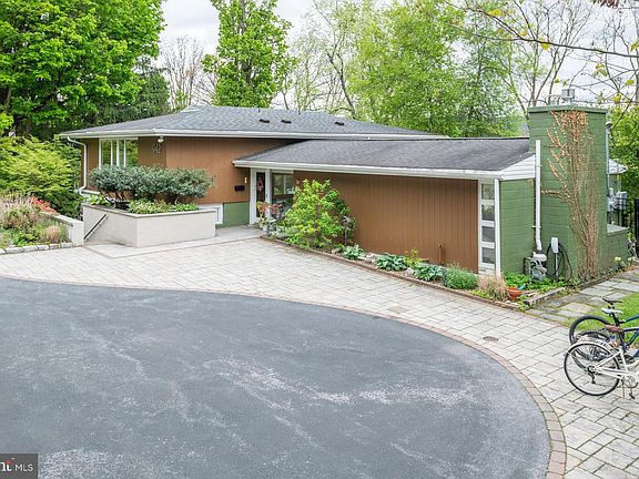 5th image of 942 Robin Rd