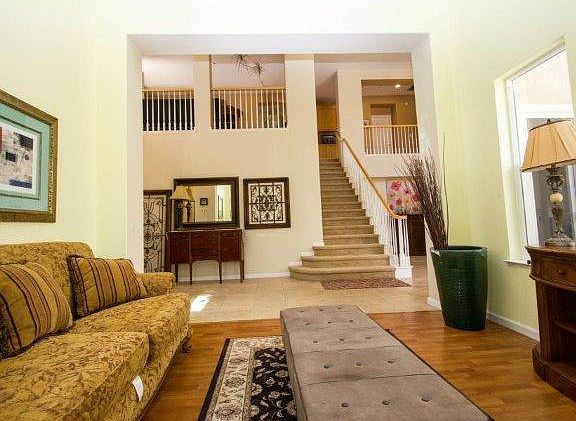 4th image of 161 Tarragon Ave