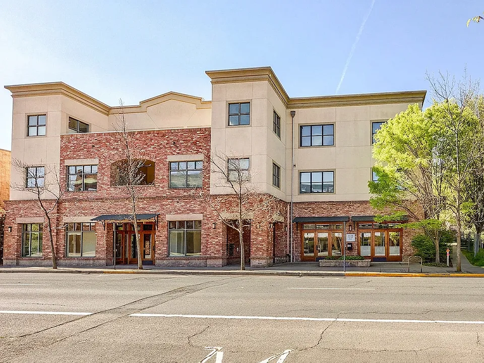 180 Lithia Way #208
