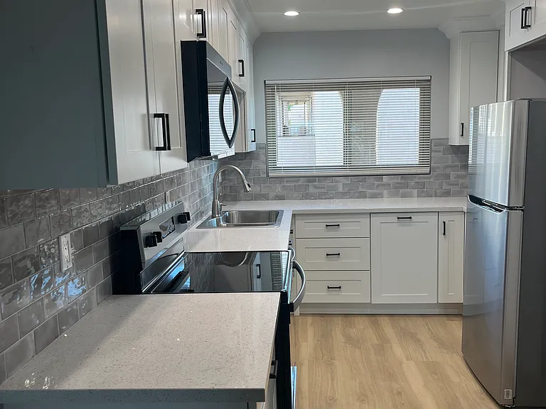 2514 Clairemont Dr #307 — Photo 10