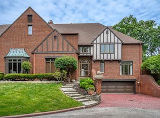 30294 Waterford Dr, Perrysburg, OH 43551