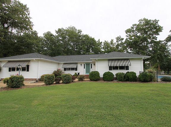 3rd image of 157 Oak Leaf Dr