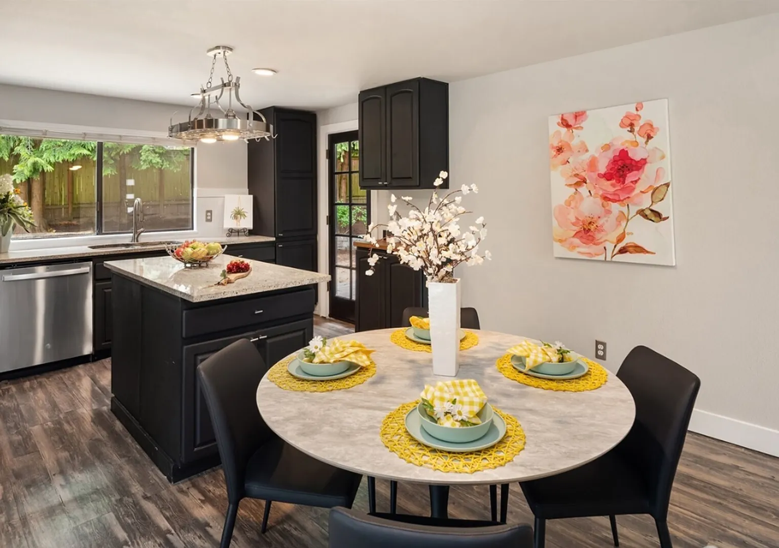 Beautifully Updated 4-Bedroom Home in Kirkland's Highlands Neighborhood! — Photo 4