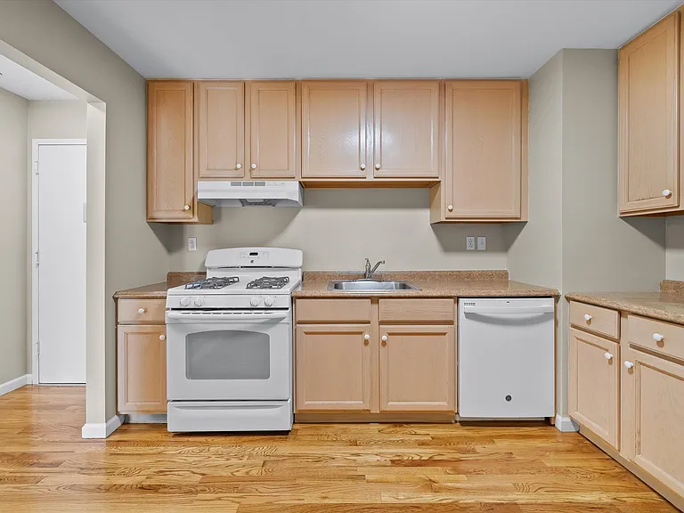 10-12 Chestnut St #207A — Photo 8