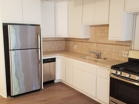 2nd image of 3325 Primera Ave #5A