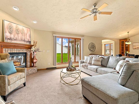 2nd image of 76 Penbrook Cir