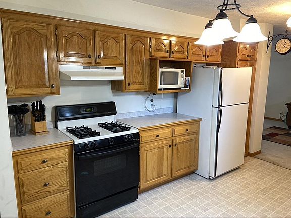 4th image of 11 Walnut St
