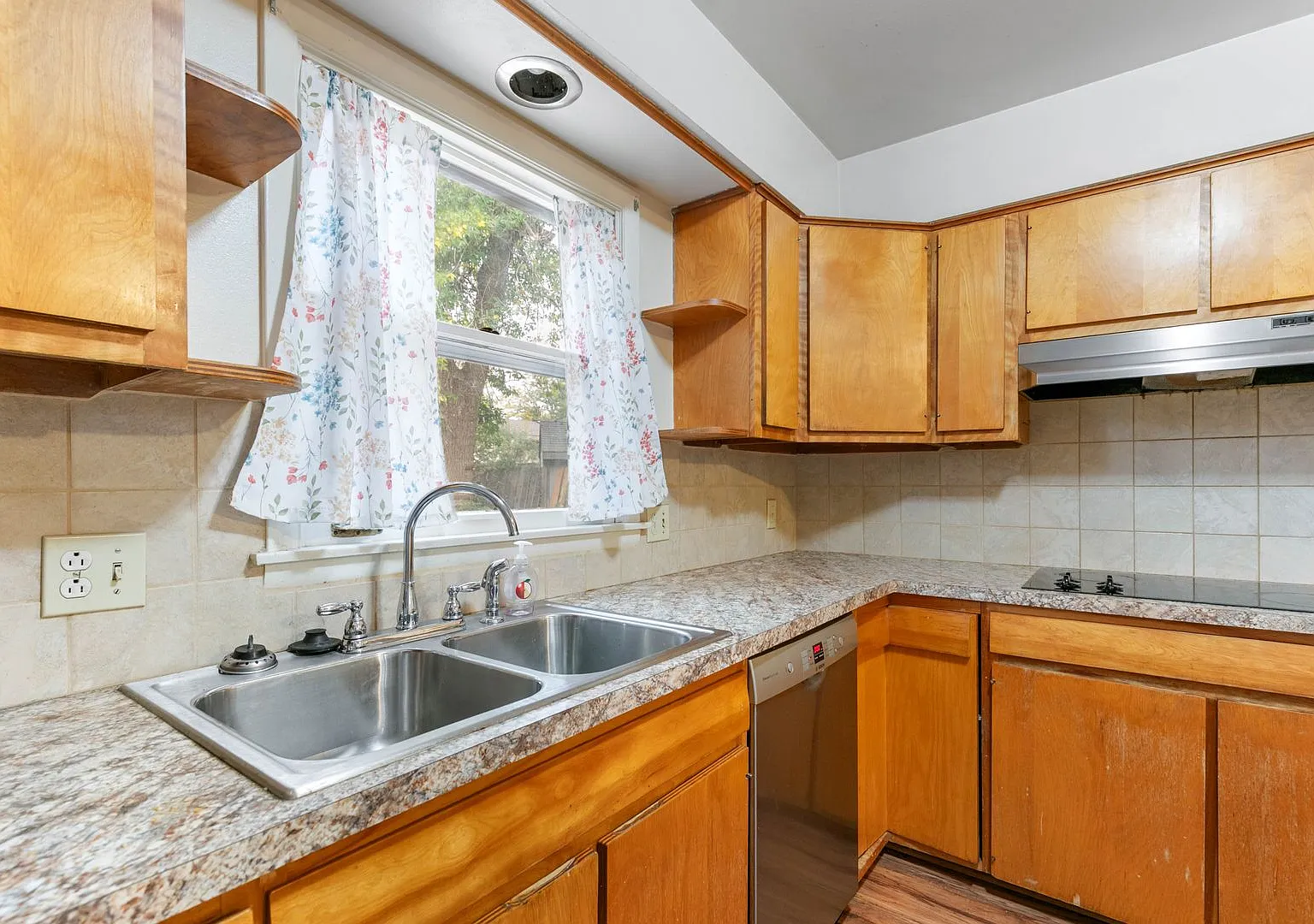 Classic Fort Collins Home in a Convenient Parkside Location — Photo 4