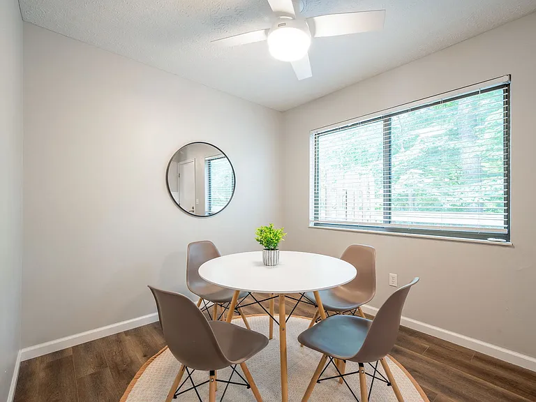 3085-3194 Griggsview Court — Photo 6
