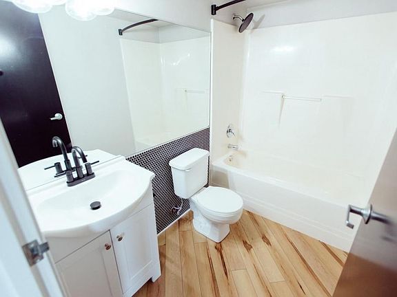 5th image of 1033 W 9th St #1d758f735