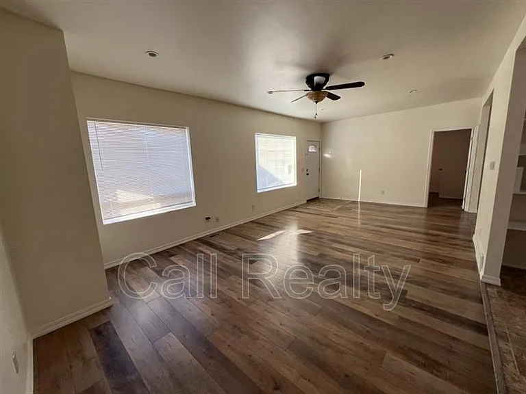11122 E Valleyway Ave — Photo 9