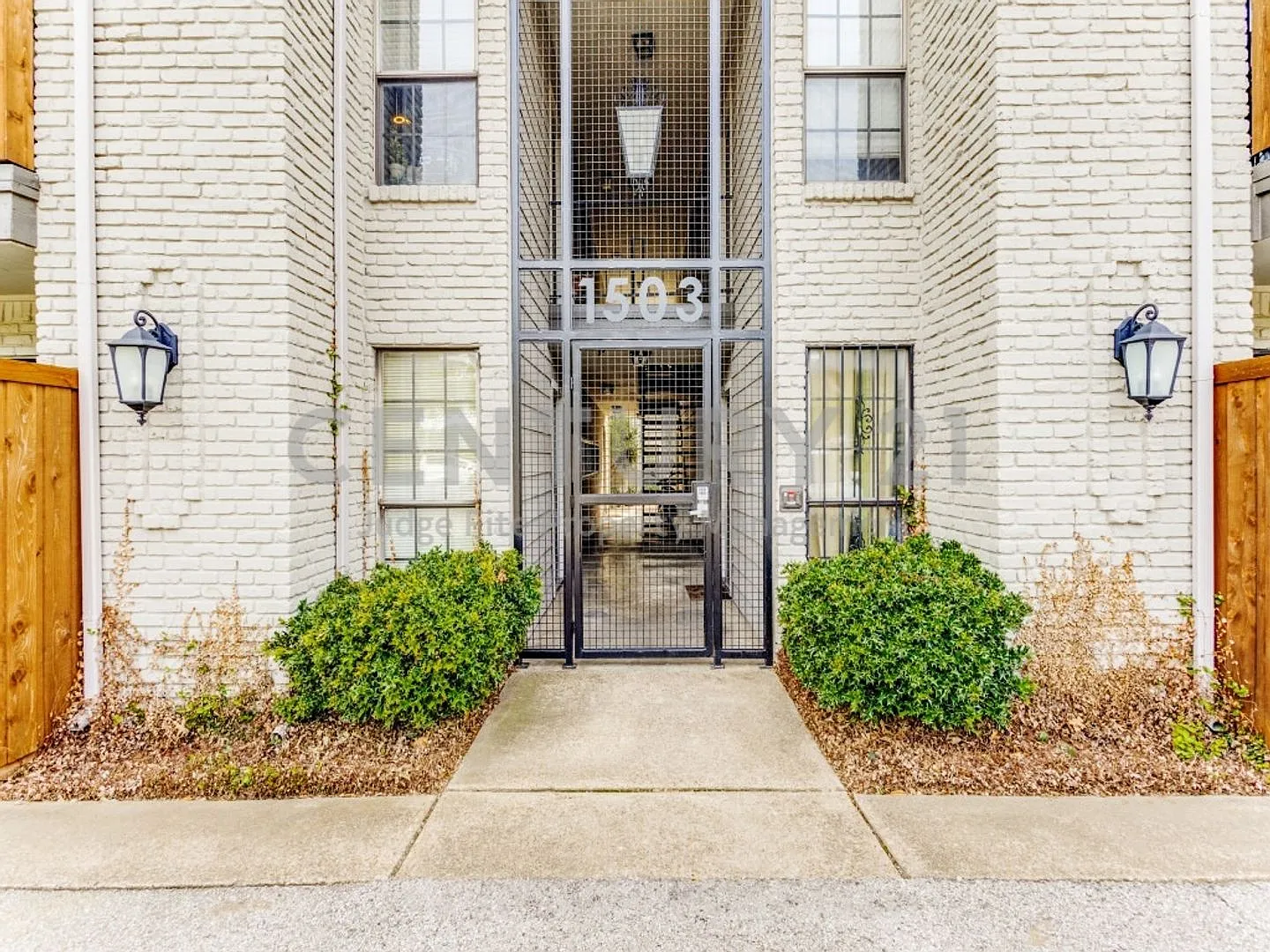 Beautiful 1/1 Condo in Prime Dallas Location For Rent! — Photo 1