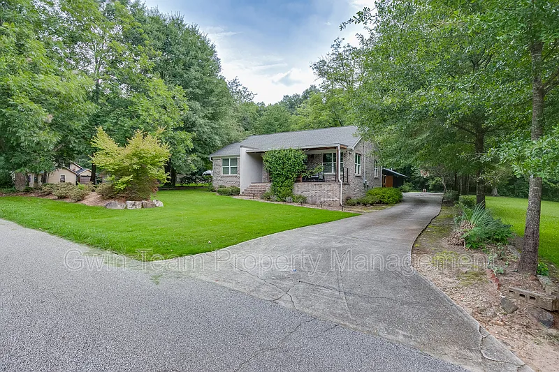 4 bed, 3.0 bath, 1568 sqft, $3,600 — Photo 4