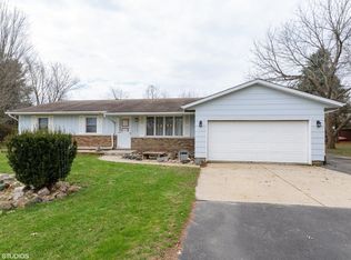 5840 S Beebe Dr, Rochelle, IL 61068