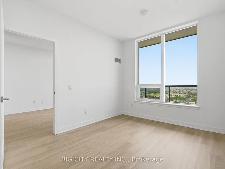 5105 Hurontario St #1601 — Photo 17