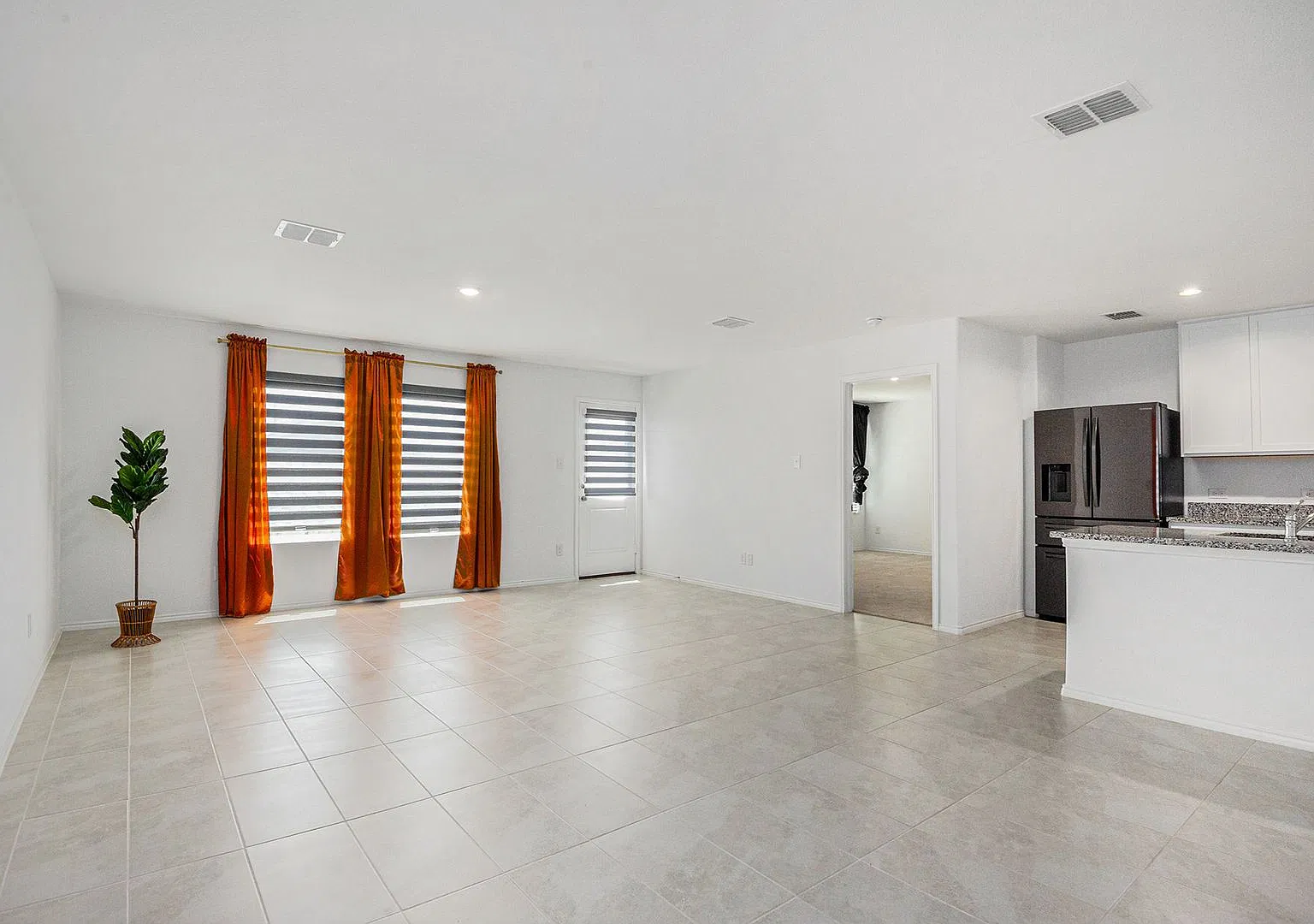 Beautifully Crafted 4-2-2, 2023 Build in Fort Worth! — Photo 4