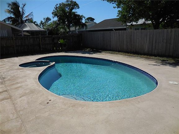 5th image of 5915 SE Grafton Dr