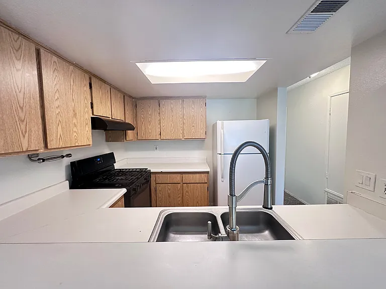 18209 Sierra Hwy — Photo 6