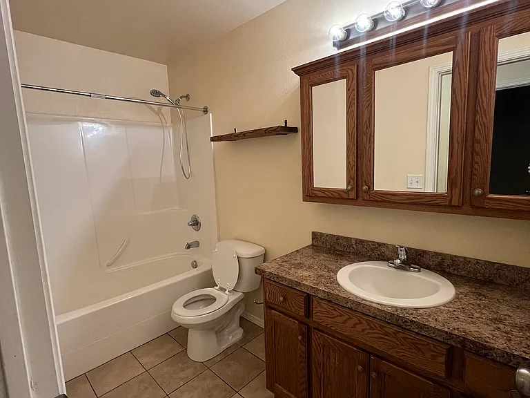 Samantha Ct — Photo 6