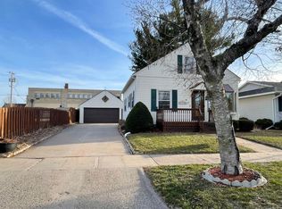423 S 1st St, La Crescent, MN 55947