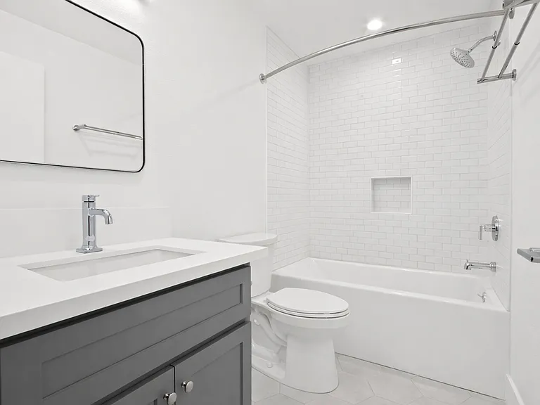 11737 Courtleigh Dr. — Photo 12