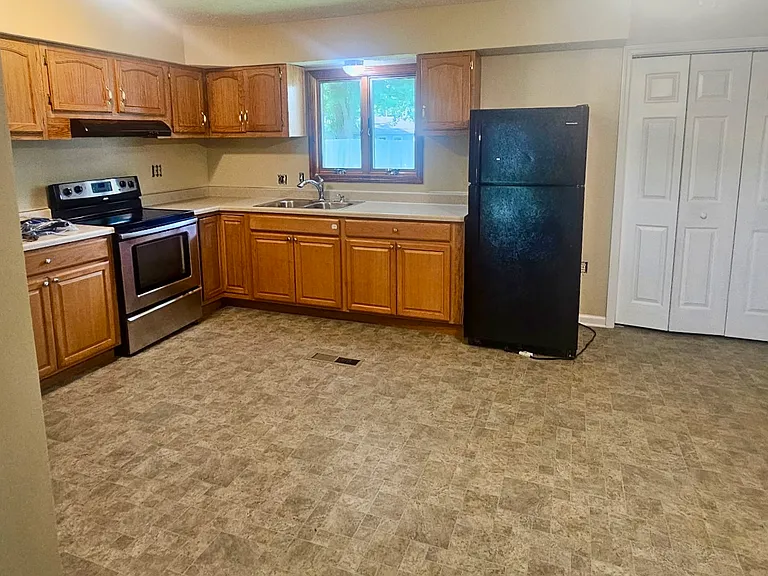418 W Janet Dr — Photo 5