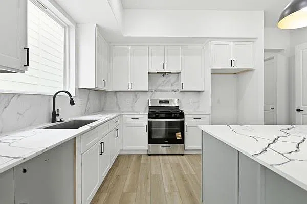 3 bed, 3.5 bath, 2092 sqft, $2,450 — Photo 2