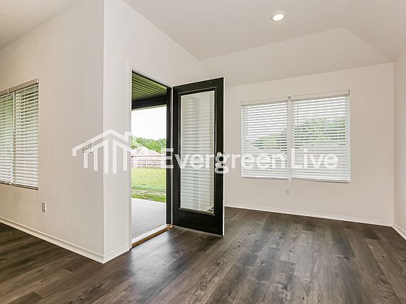4th image of 111 Jasmine Ct